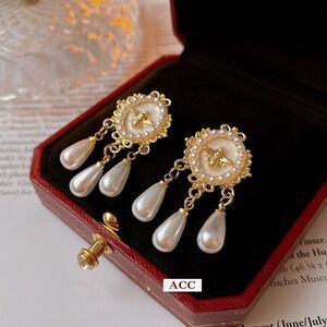 Gold Tone Bee Motif Faux Pearl Drop Stud Dangle Earrings Classic Ornate Pretty